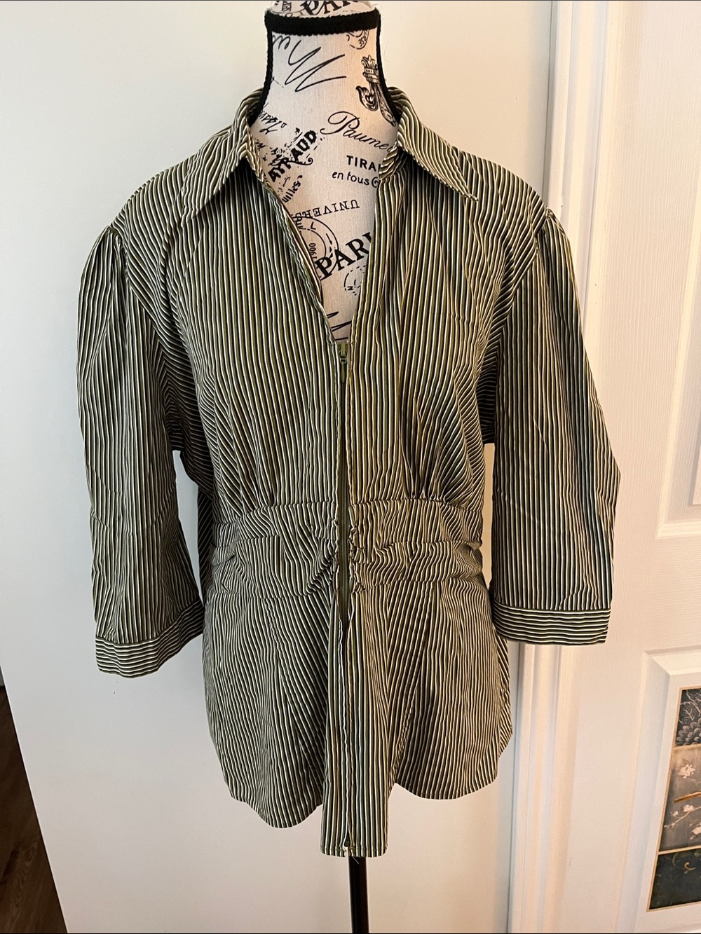 😃Dress Barn Olive Green and White Striped Zip-Front Blouse